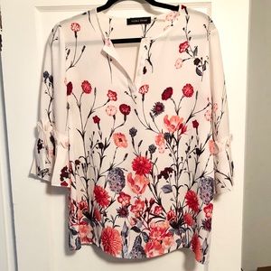 Floral blouse. Worn once. L